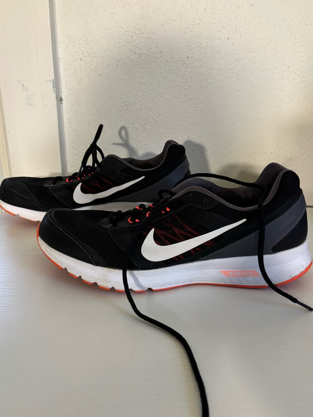 Nike Air Relentless Tennis Shoes
